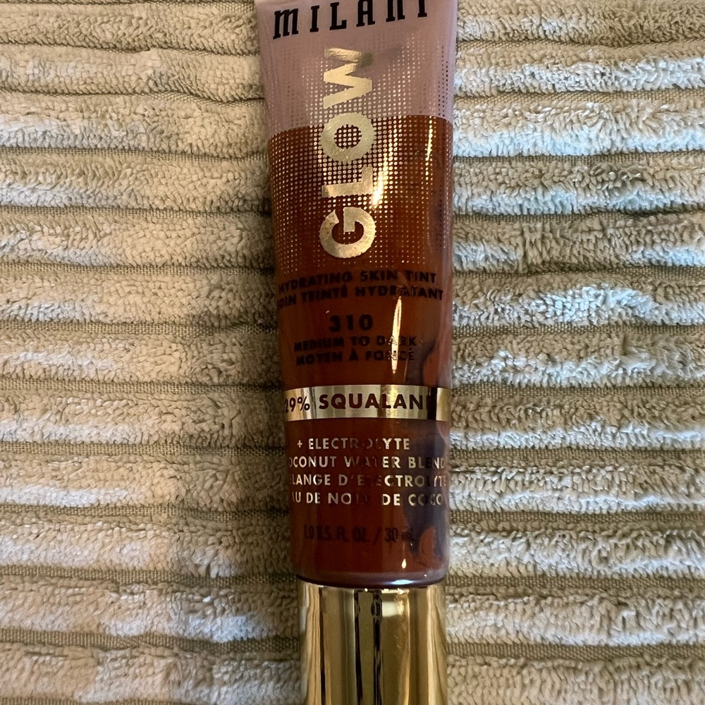 Milani Hydrating Skin Tint in Medium to Dark